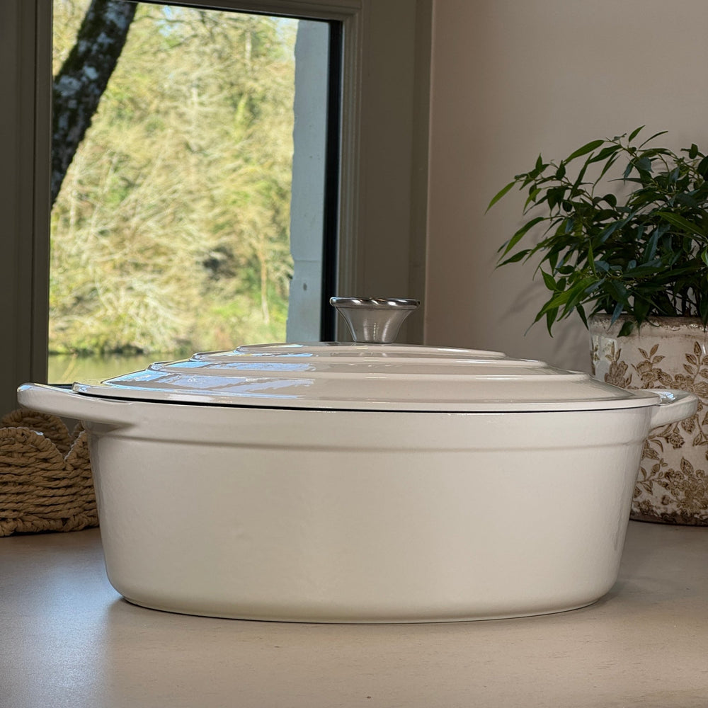 Cocotte ovale en fonte émaillée blanc vanille